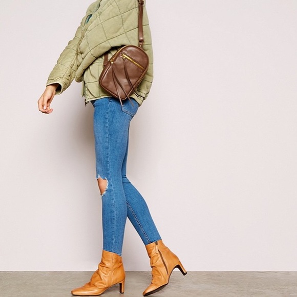 Free People Denim - 🍒🌈HP🌈🍒 𝗡𝗪𝗧 𝗙𝗣 • Busted Knee Skinny Jeans